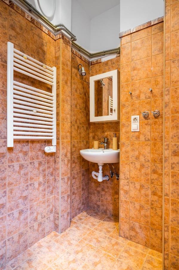 דירות Sofia'S Vintage Gem: Spacious 2Bd Flat On Solunska מראה חיצוני תמונה